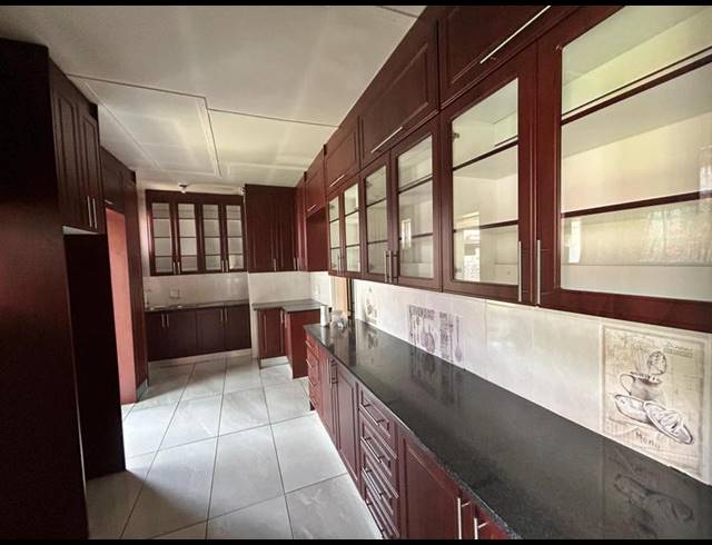 5 BEDROOM HOUSE FOR SALE IN SELECTION PARK